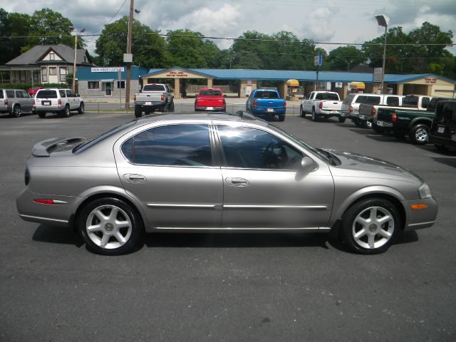 Nissan Maxima SE Sedan