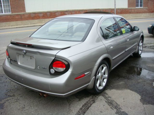 Nissan Maxima SE Sedan