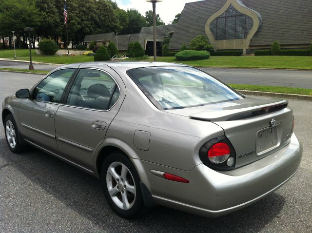 Nissan Maxima SE Sedan