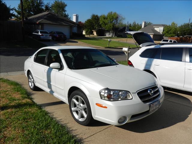 Nissan Maxima SE Sedan