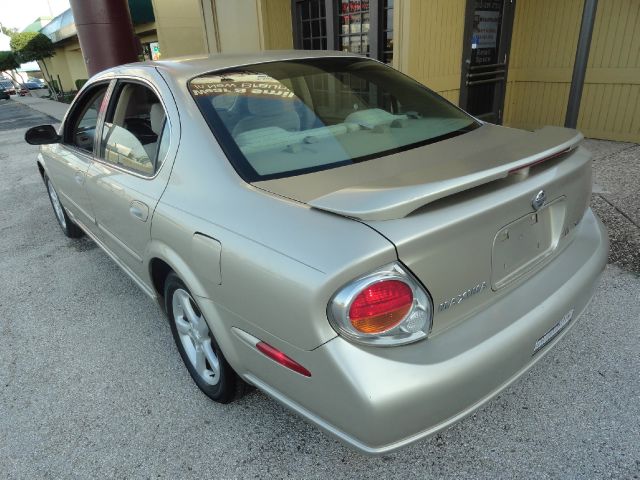 Nissan Maxima SE Sedan