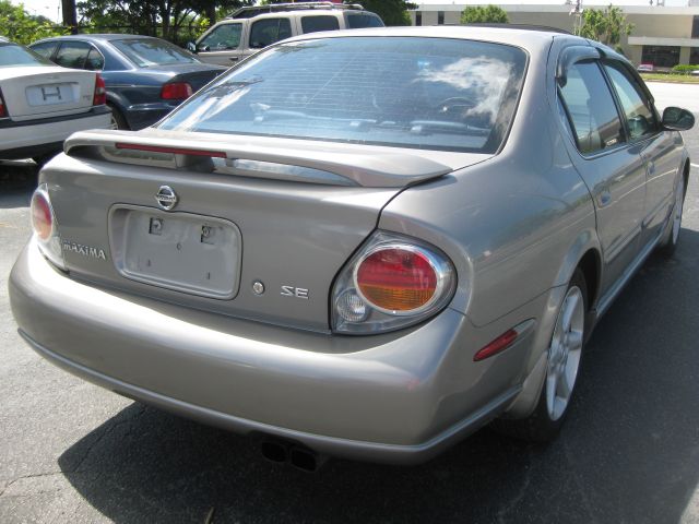 Nissan Maxima SE Sedan