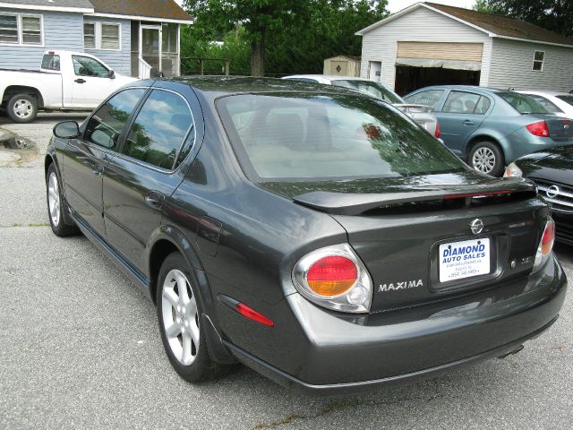 Nissan Maxima SE Sedan