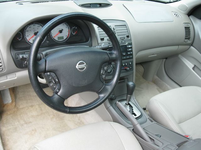 Nissan Maxima 2002 photo 2