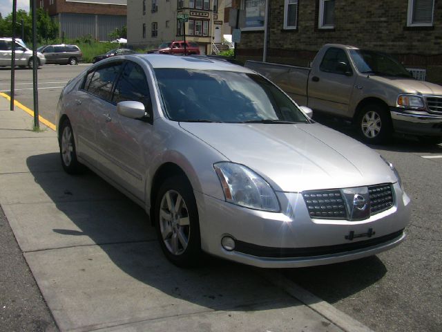 Nissan Maxima 2004 photo 1