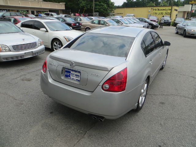 Nissan Maxima SE Sedan