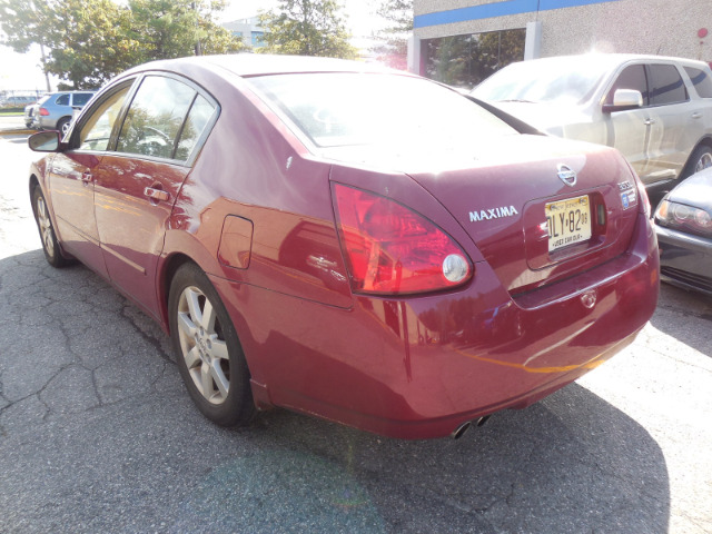 Nissan Maxima LS S Sedan