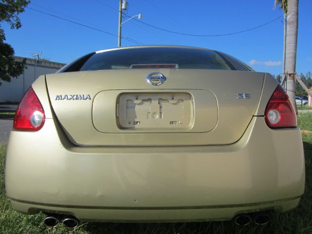 Nissan Maxima SE Sedan