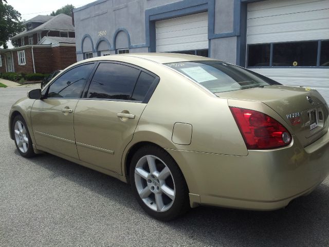 Nissan Maxima SE Sedan