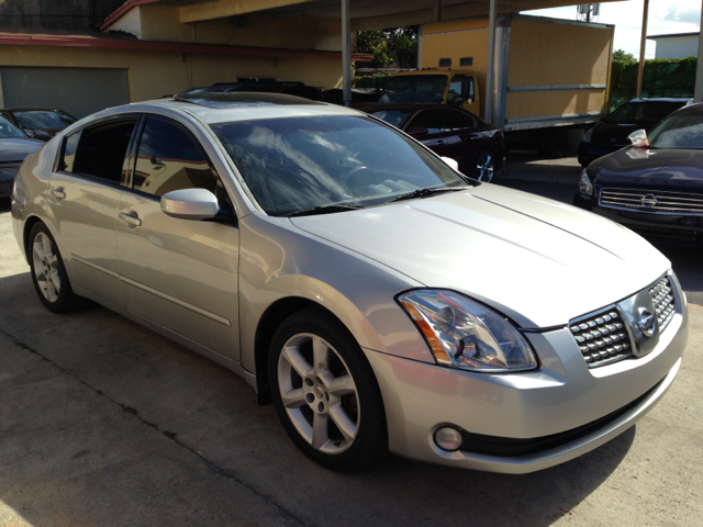 Nissan Maxima SE Sedan