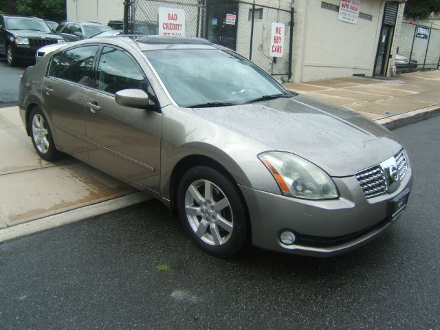 Nissan Maxima LS S Sedan