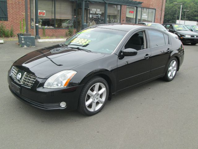 Nissan Maxima SE Sedan