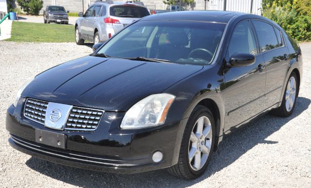 Nissan Maxima SE Sedan