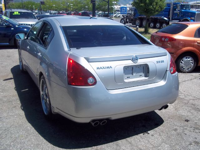 Nissan Maxima SE Sedan