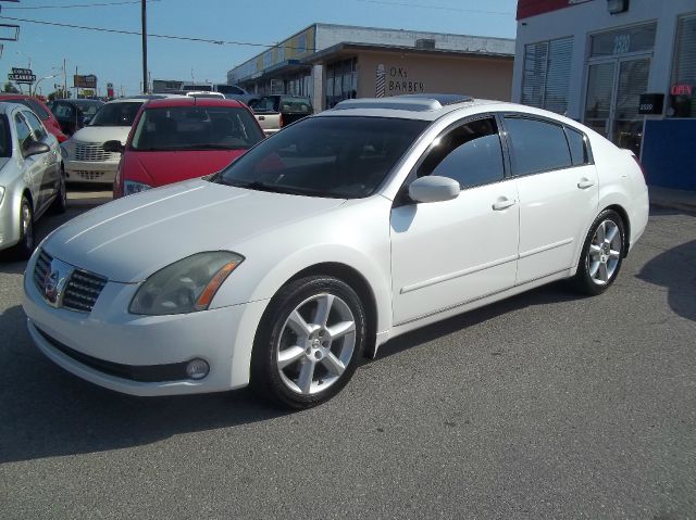 Nissan Maxima SE Sedan