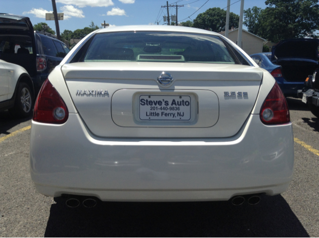 Nissan Maxima SE Sedan