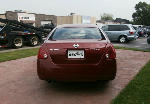 Nissan Maxima SE Sedan