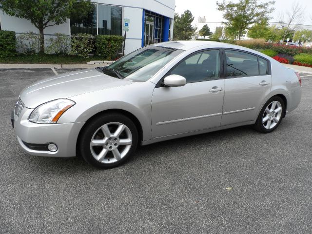 Nissan Maxima SE Sedan