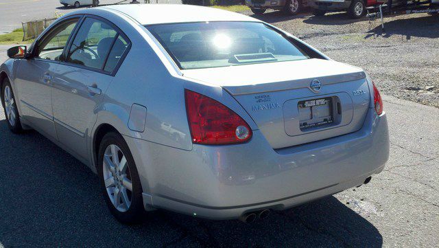 Nissan Maxima LS S Sedan