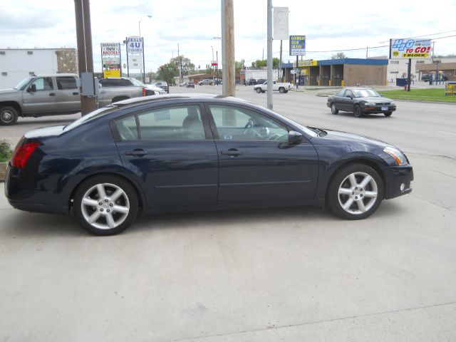 Nissan Maxima SE Sedan