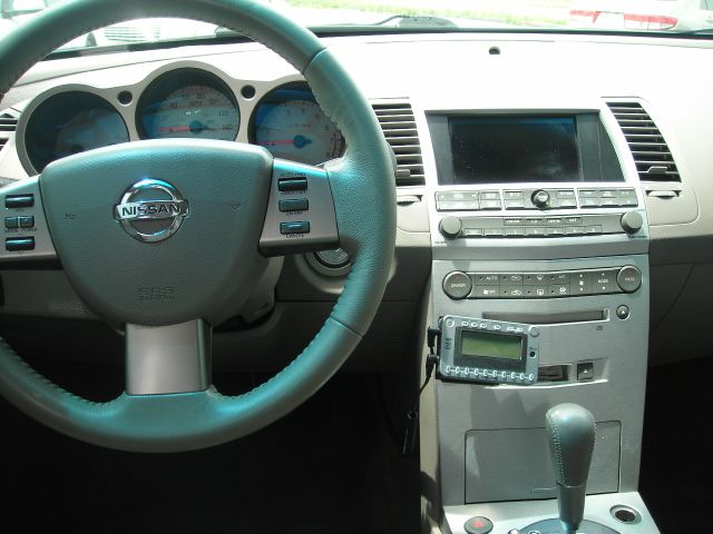 Nissan Maxima SE Sedan