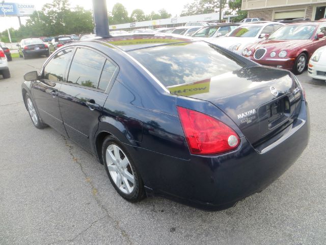 Nissan Maxima SE Sedan