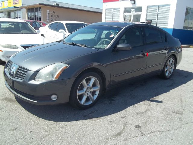 Nissan Maxima SE Sedan