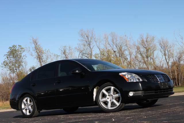 Nissan Maxima SE Sedan