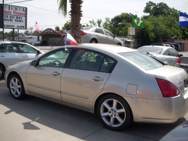 Nissan Maxima SE Sedan