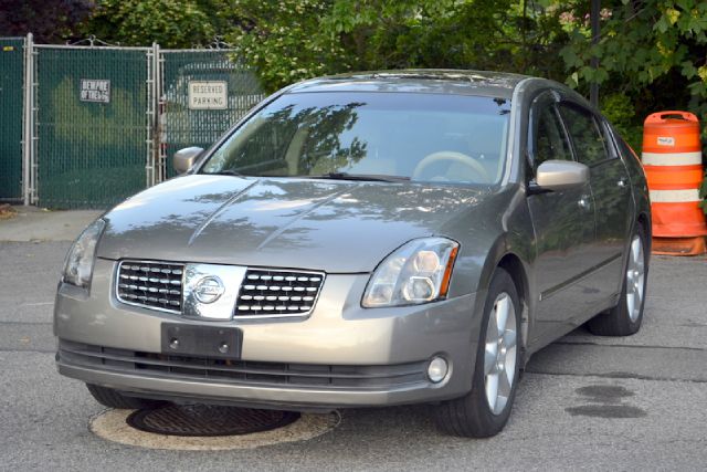 Nissan Maxima LS S Sedan