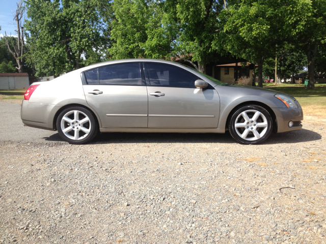 Nissan Maxima SE Sedan