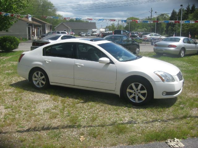 Nissan Maxima LS S Sedan