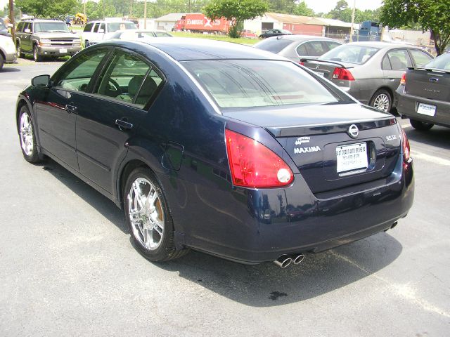 Nissan Maxima SE Sedan