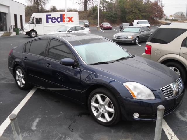 Nissan Maxima SE Sedan