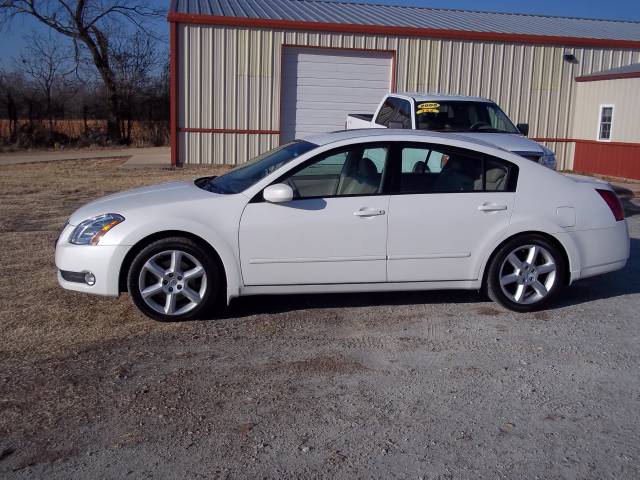 Nissan Maxima SE Sedan