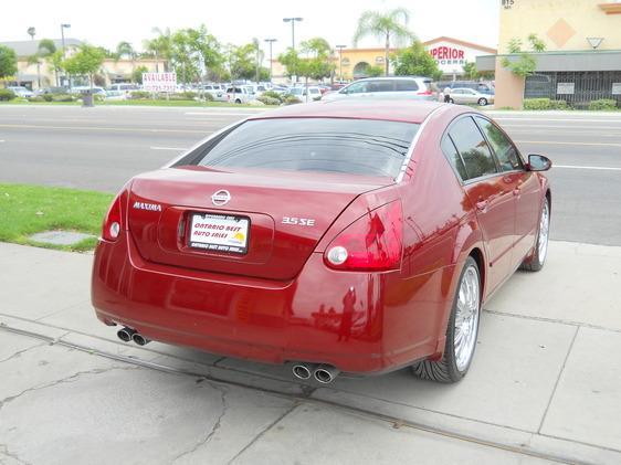 Nissan Maxima SE Sedan