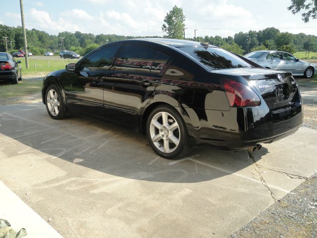 Nissan Maxima SE Sedan