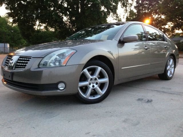 Nissan Maxima SE Sedan