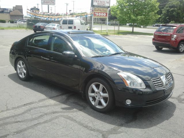 Nissan Maxima SE Sedan