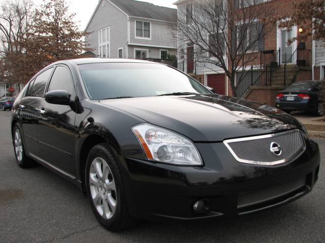 Nissan Maxima S 4x4 SUV Sedan