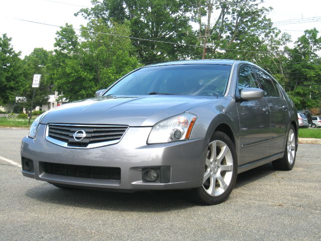 Nissan Maxima SE Sedan