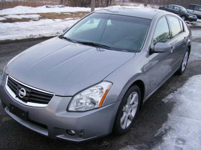 Nissan Maxima S 4x4 SUV Sedan