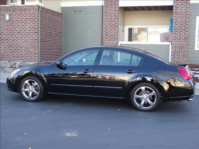 Nissan Maxima SE Sedan