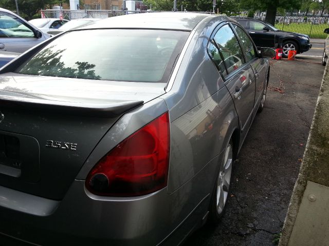 Nissan Maxima SE Sedan