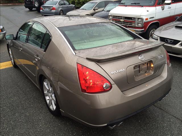 Nissan Maxima SE Sedan