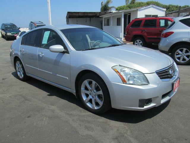 Nissan Maxima SE Sedan