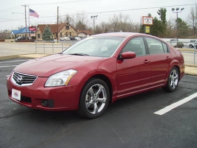 Nissan Maxima SE Sedan