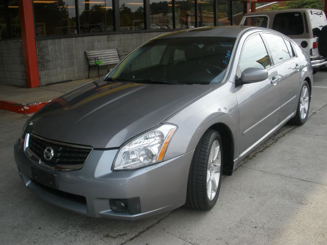 Nissan Maxima SE Sedan