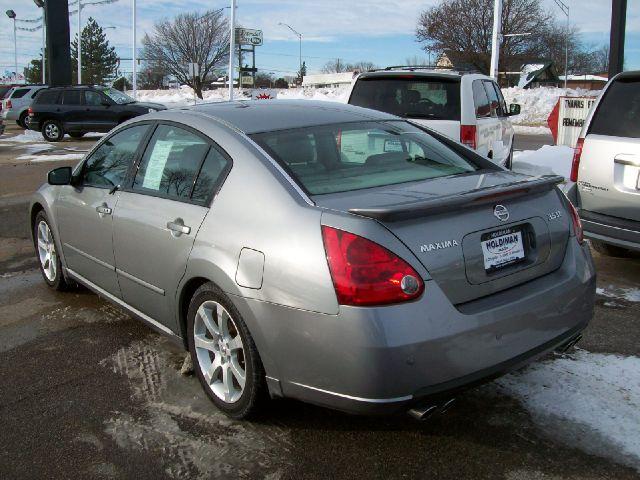 Nissan Maxima SE Sedan