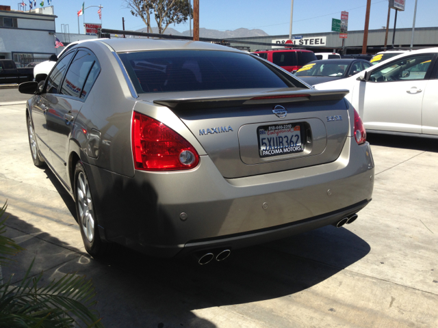 Nissan Maxima SE Sedan